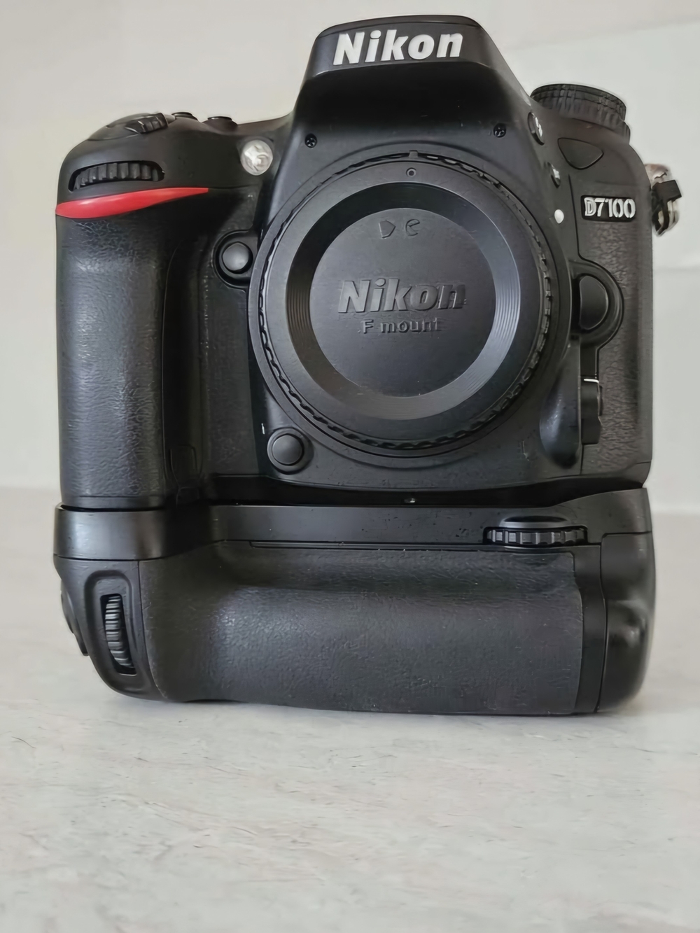 Nikon D7100 DSLR Body in Black